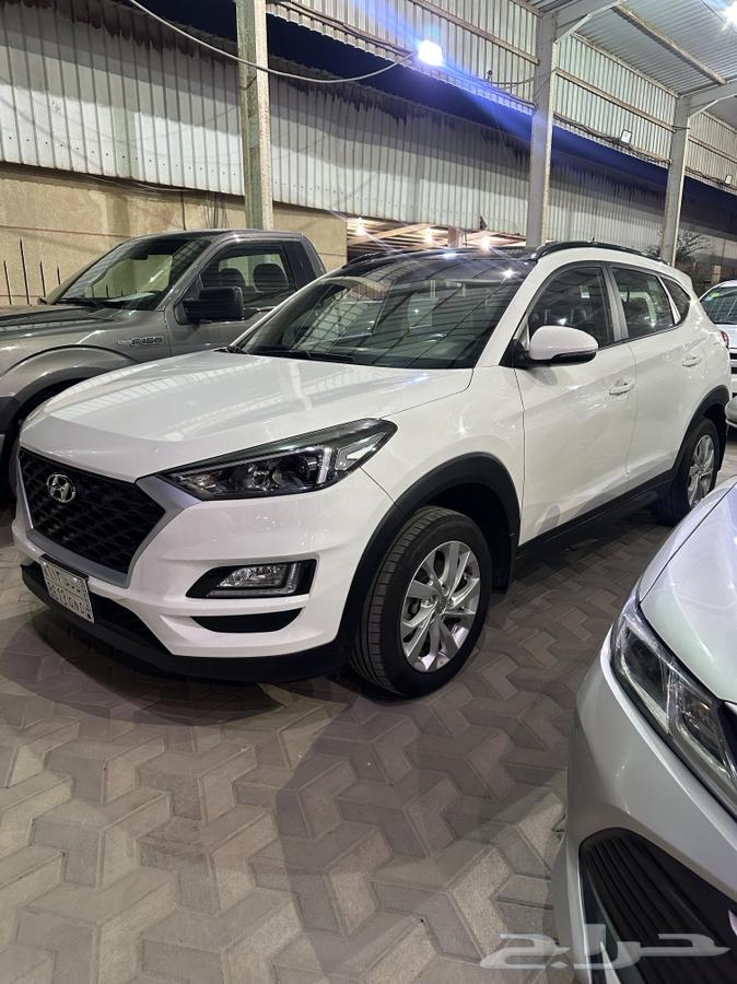 We are selling a Hyundai Tucson 2021 1600 CC with low mileage.63038081003011111