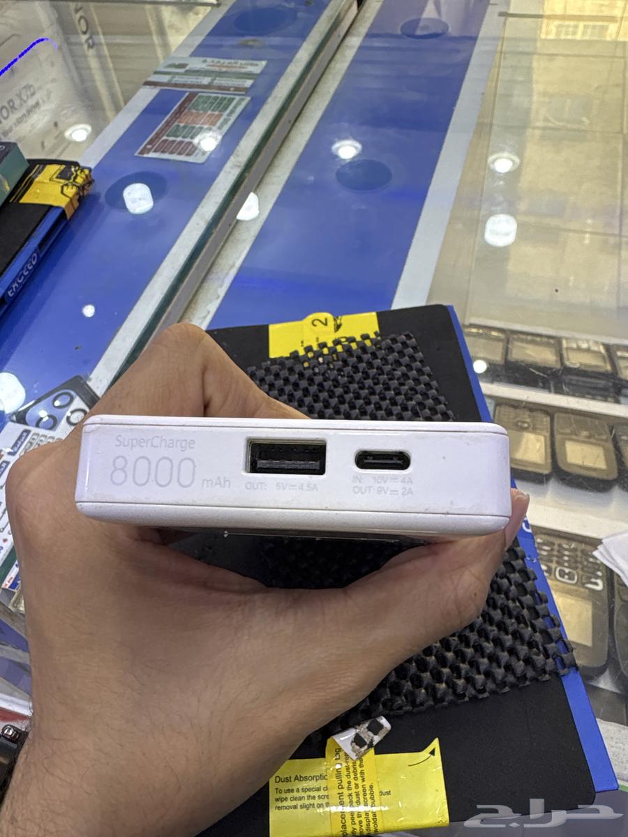5G mobile modem with 8-hour battery life63027272278914112