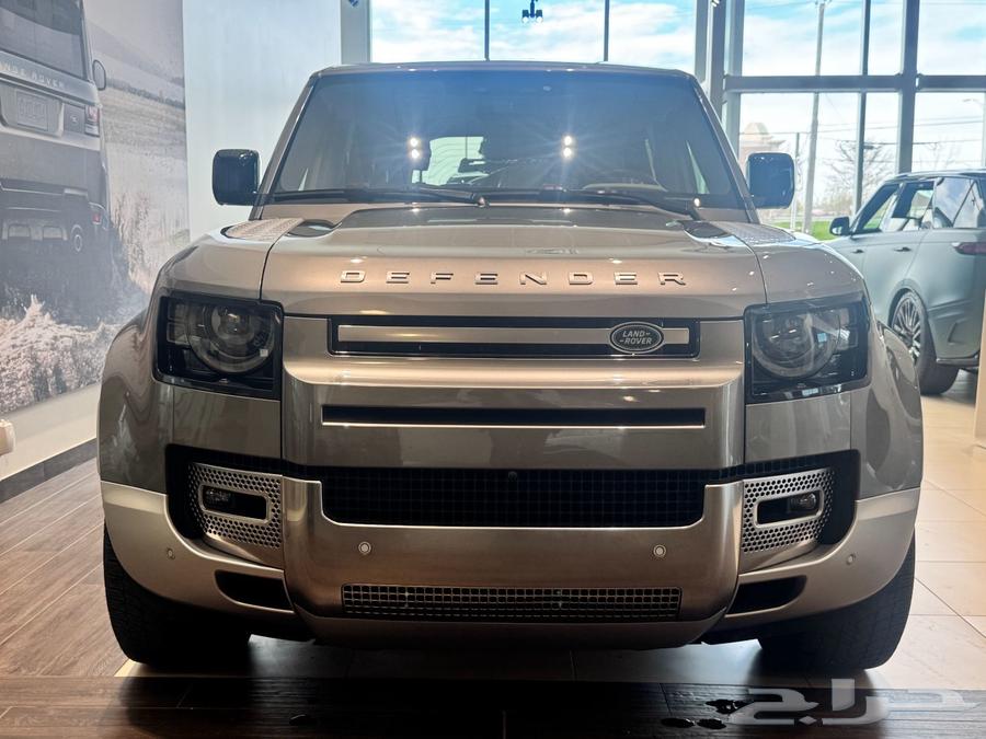 2022 Land Rover Defender P400 six-cylinder and at a very special price63034492737410111