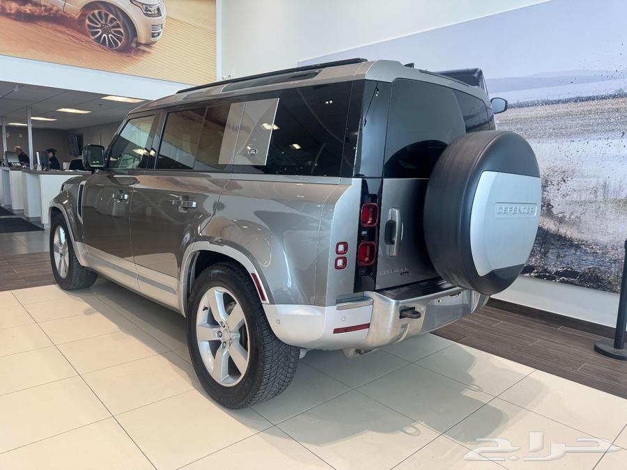 2022 Land Rover Defender P400 six-cylinder and at a very special price63034492737410113