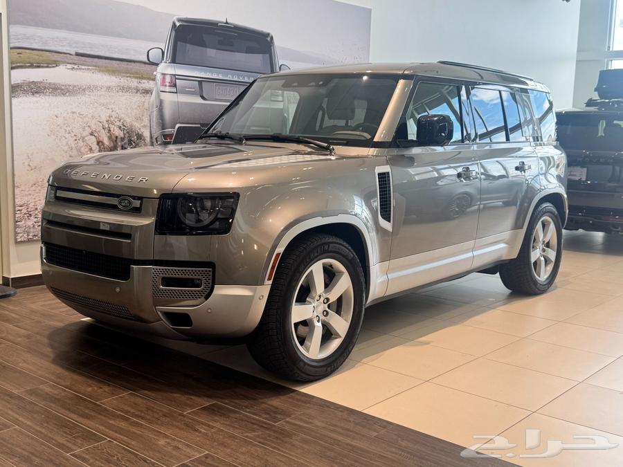 2022 Land Rover Defender P400 six-cylinder and at a very special price63034492737410112