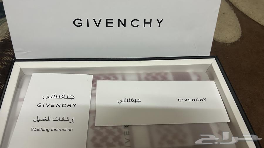 شماغ جيفنشي كلاسيك الاصلي63028138396547113
