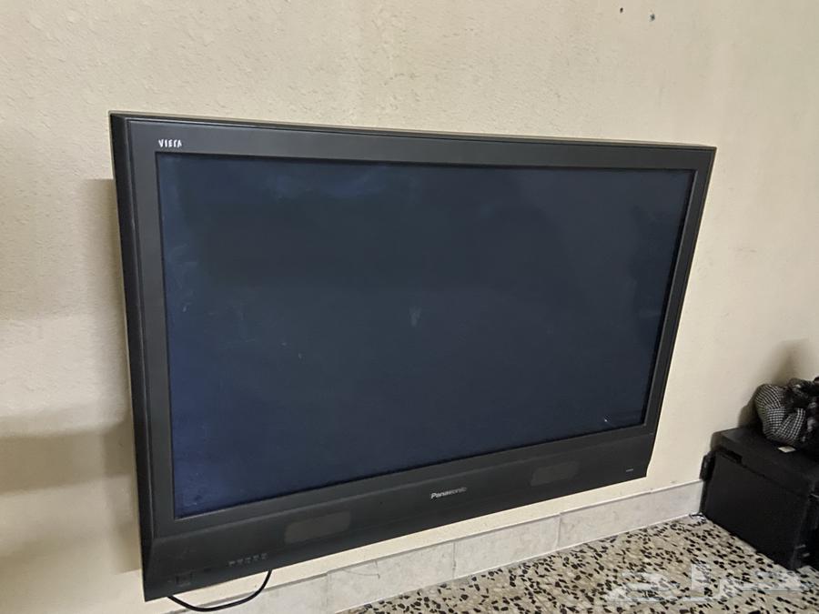 شاشة تلفاز تقريبا  42 او 40 بوصة للبيع630233106640661111