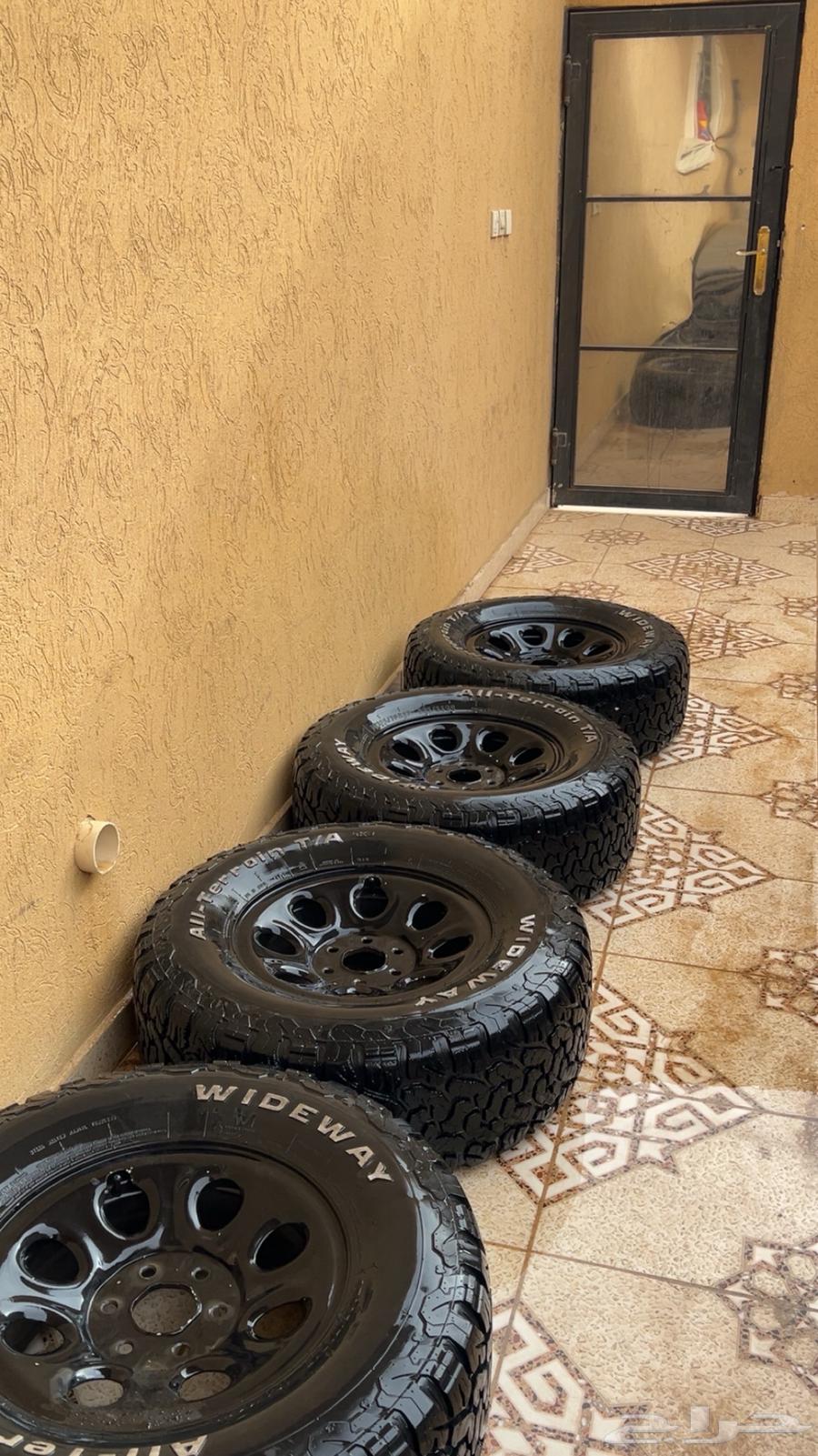 Tire rims with stone half and Wei Yai63037693100289113