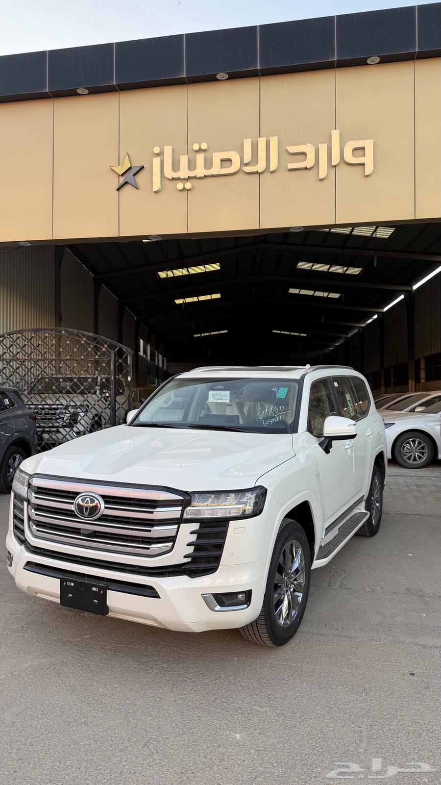 Special offer for 2025 Land Cruiser L4 gasoline Saudi Arabia version at 327,500 including tax630292866488331116