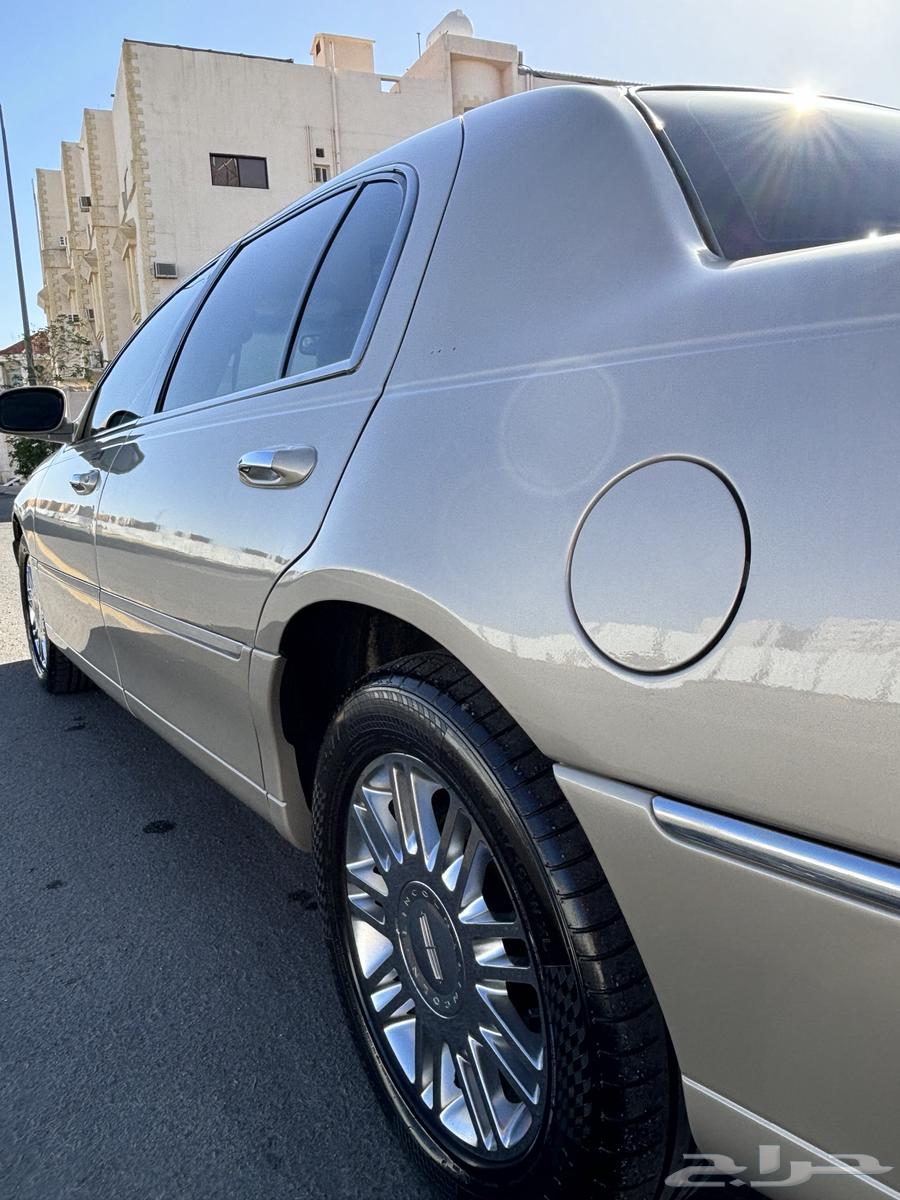 Lincoln Town Car 2006 (Large)63115162248065113