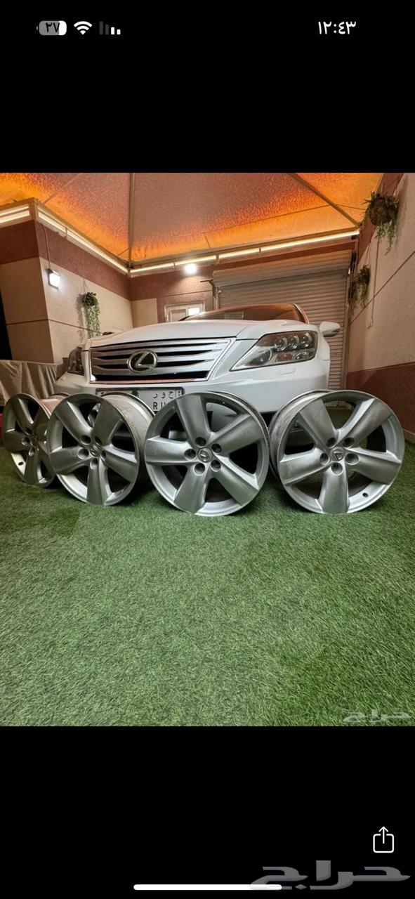 Four rims and a spare tire looking for the clean one exists63033217984769113
