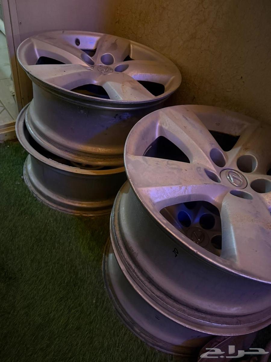 Four rims and a spare tire looking for the clean one exists630332179847691123