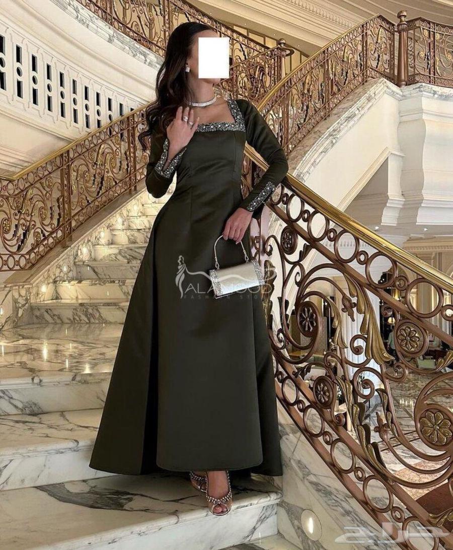 A new pearl-patterned olive dress630202529786891127