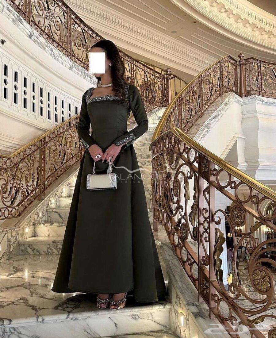 A new pearl-patterned olive dress63020252978689111