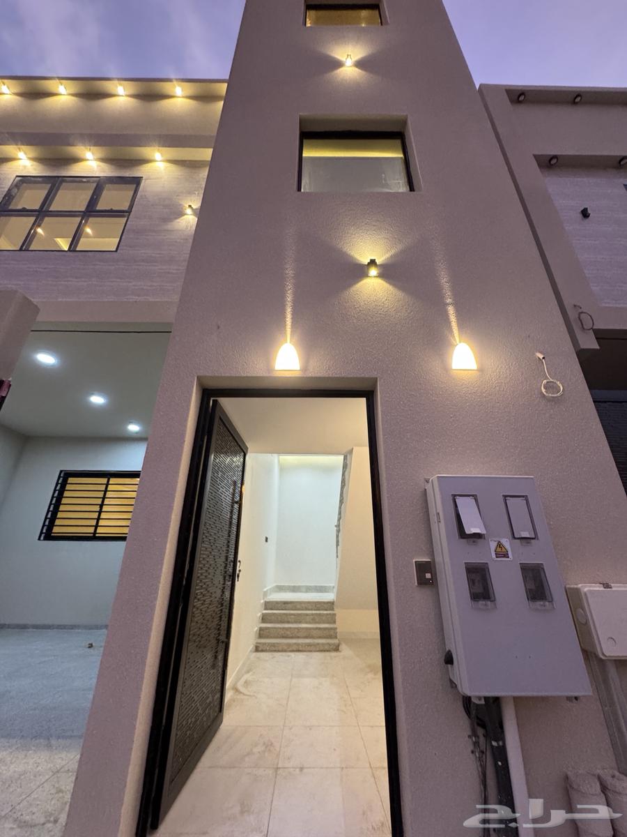 For sale: an upper floor with a rooftop on one of the roads, second floor with an independent entrance附属.63012957752706112