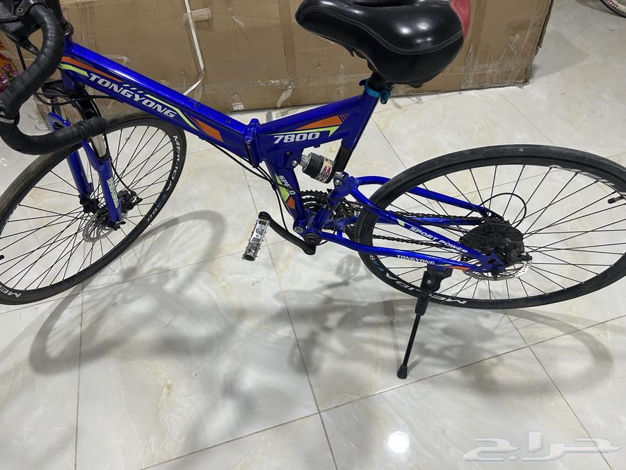 It's a clean sports bike, and the seat is adjusted if you want it.63018891386755114