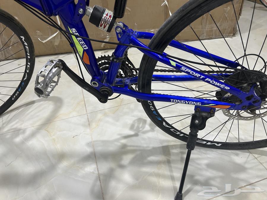 It's a clean sports bike, and the seat is adjusted if you want it.63018891386755113