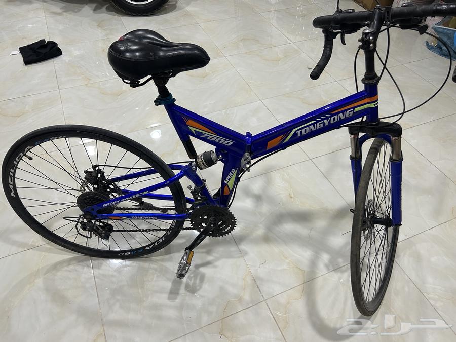 It's a clean sports bike, and the seat is adjusted if you want it.63018891386755112