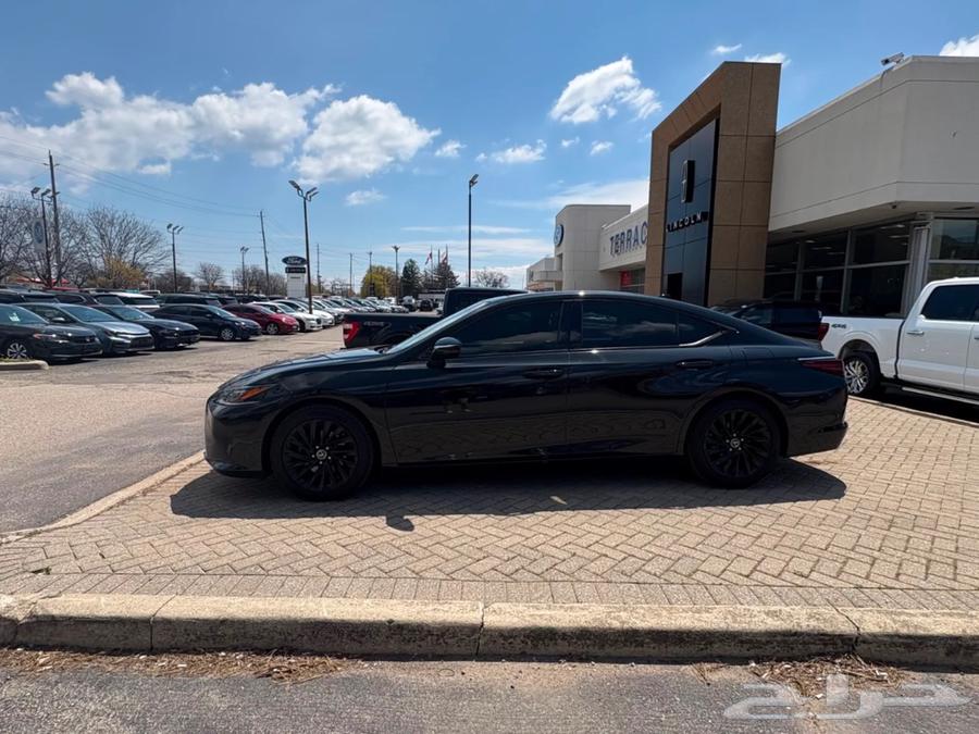 2021 Lexus ES350 - Full options, exceptional condition, and a very special price63012081829505111