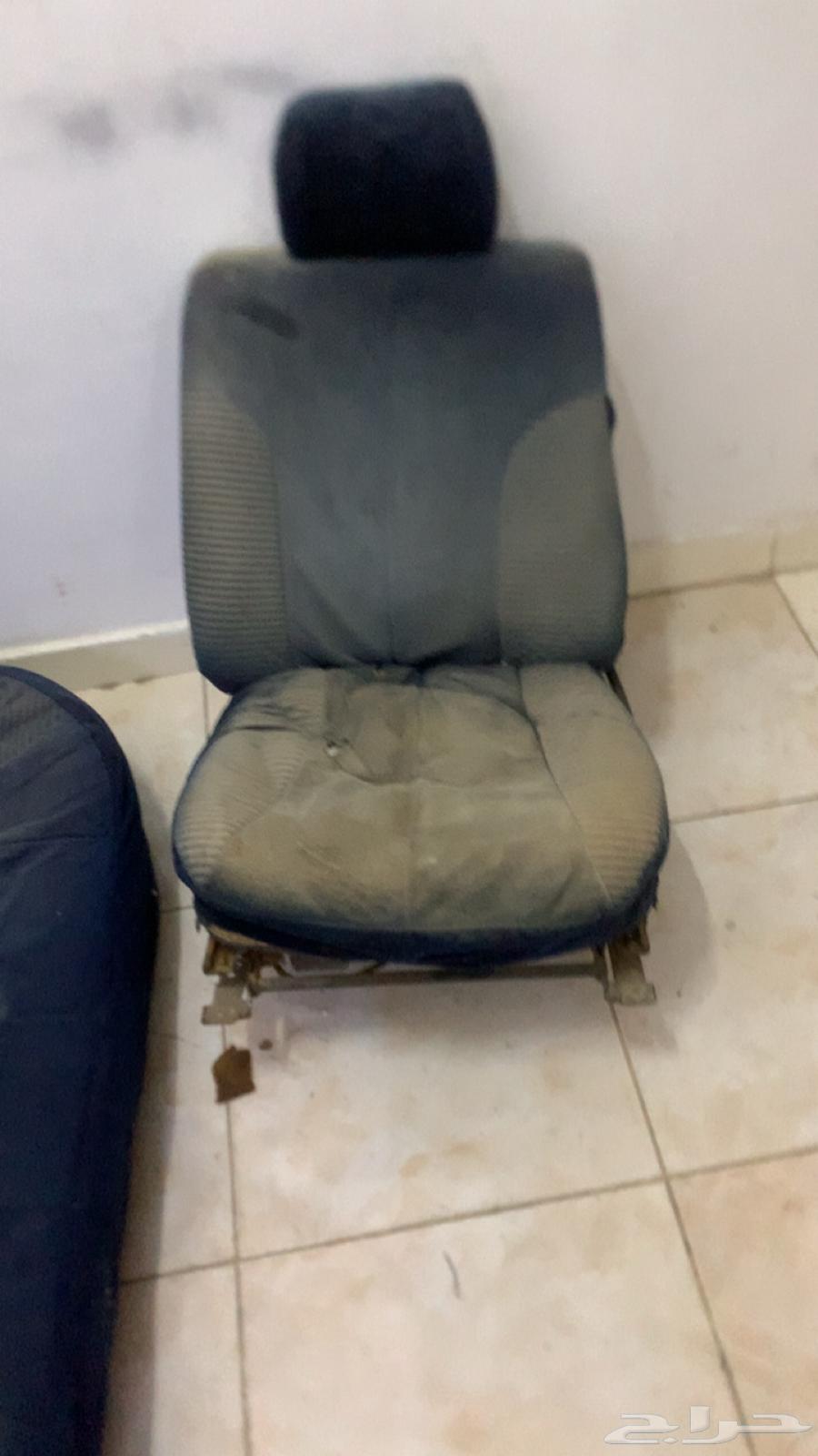 Mercedes sofa, agency only, but the sun damaged it63018704320771113