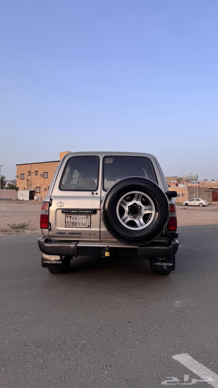 لندكروزر 1993للبيع مظيف ممشى 596الف مكينة بلد مطوف سنه63016979069442114