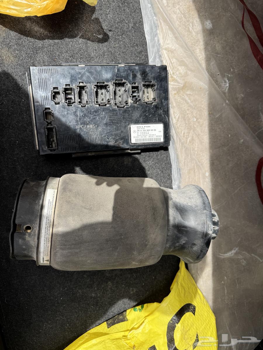 Anwar's computer, an open signal, Mercedes ML500 with a rear blower63017137532546111