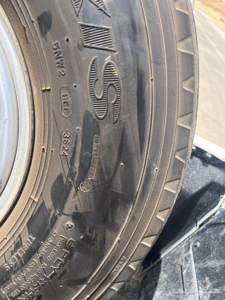 For sale: 6-spoke alloy wheels and tires for Nissan63018273185666113