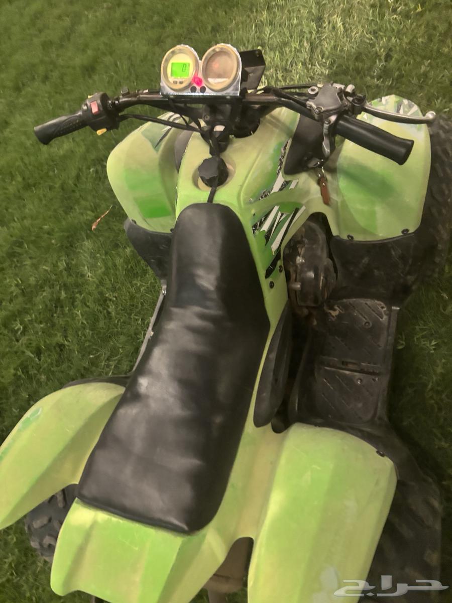 Suzuki 150cc motorcycle. The motorcycle uses a chain transmission.63020547237633113
