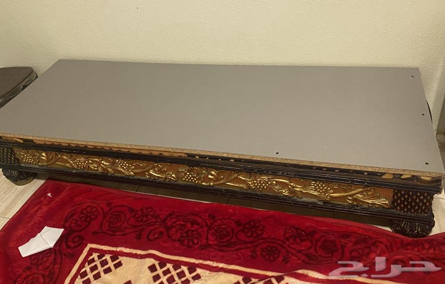 Complete wooden bedroom furniture in excellent condition, including bed, drawers and table.63015845771906114