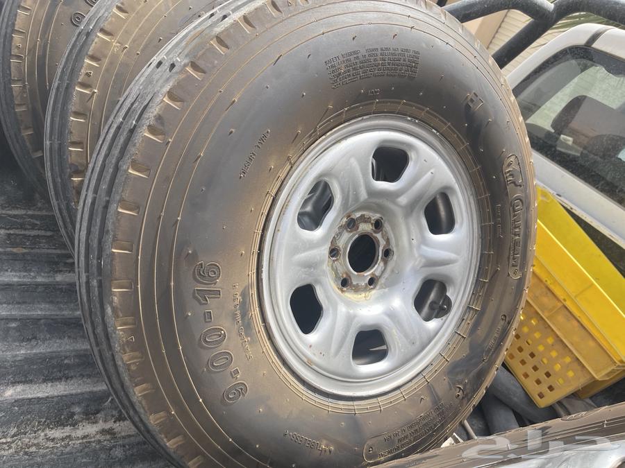 For sale: 6-spoke alloy wheels and tires for Nissan63018273185666111