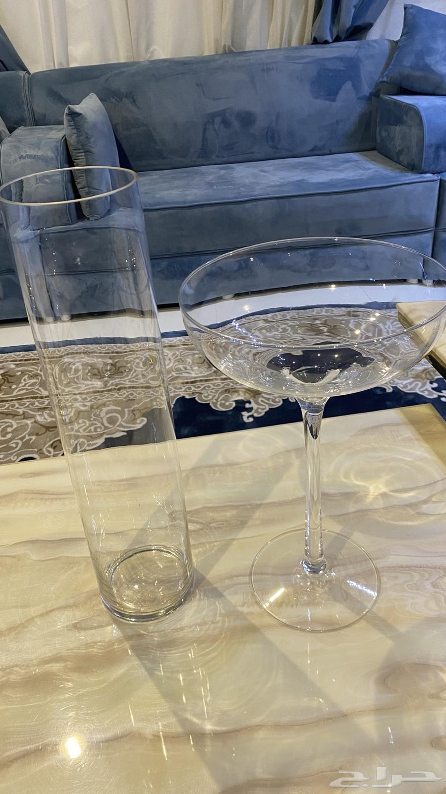 Decorative and clean vases with a very small crack, only one of them has a crack.630149952487701110