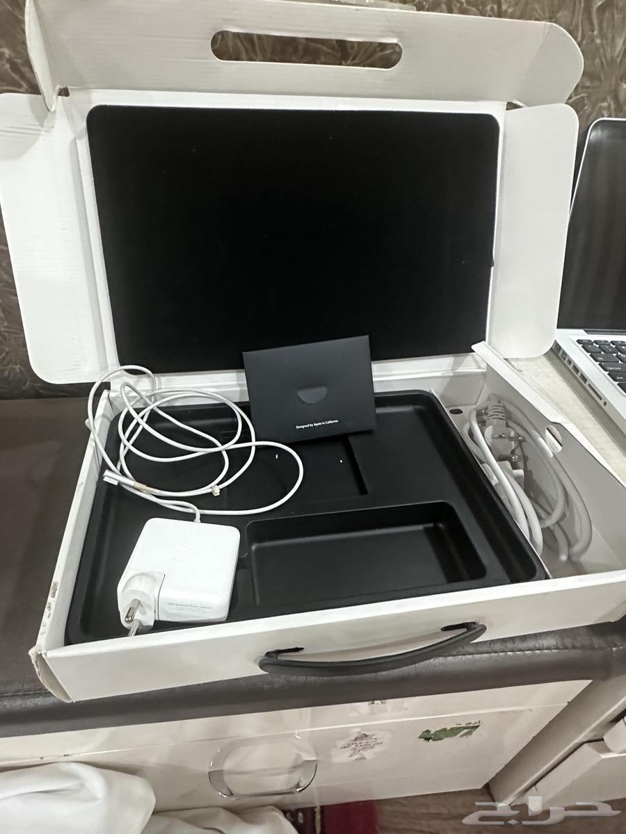 The MacBook Pro laptop is broken.63014016718593112