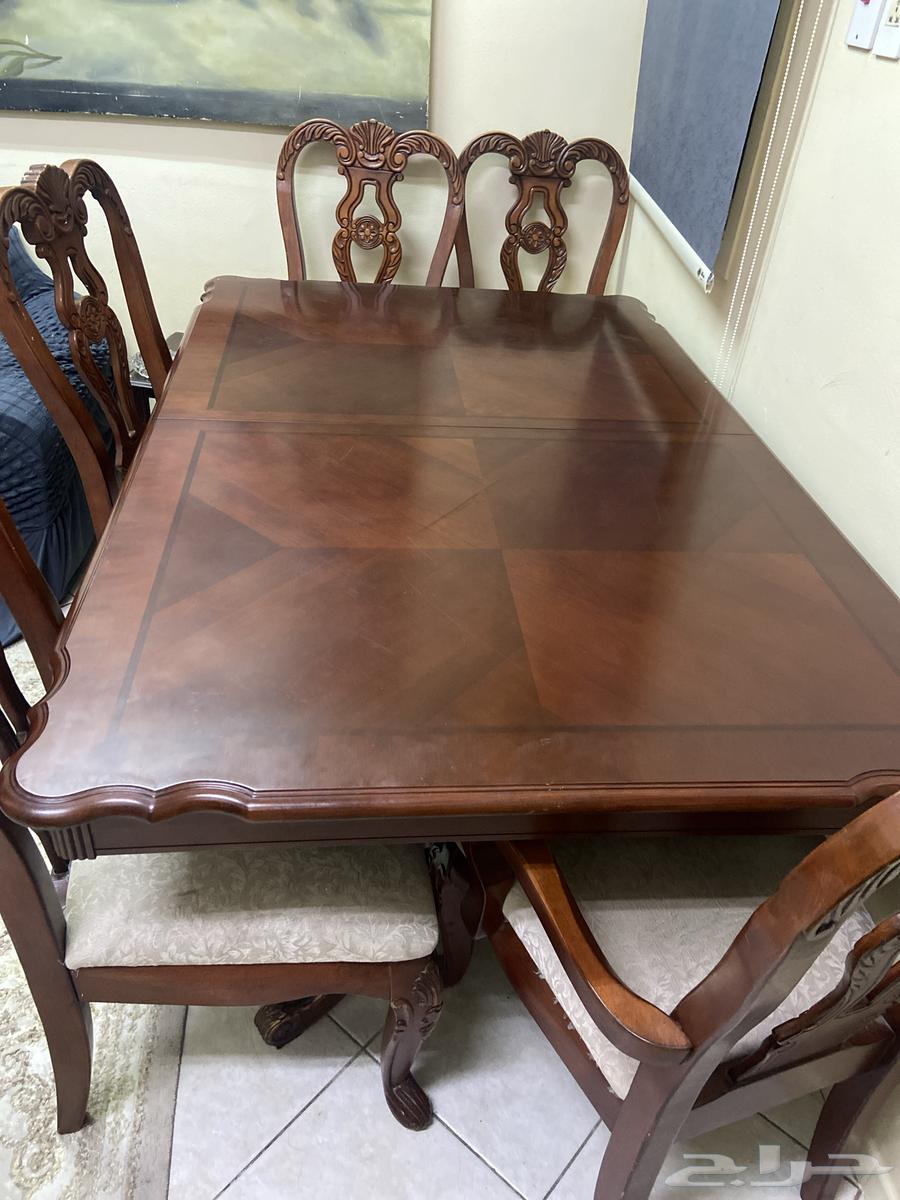 طاولة طعام بحاله جيده جدا جدا فيها مجال توسعه مع 6 كراسي63012739878403111