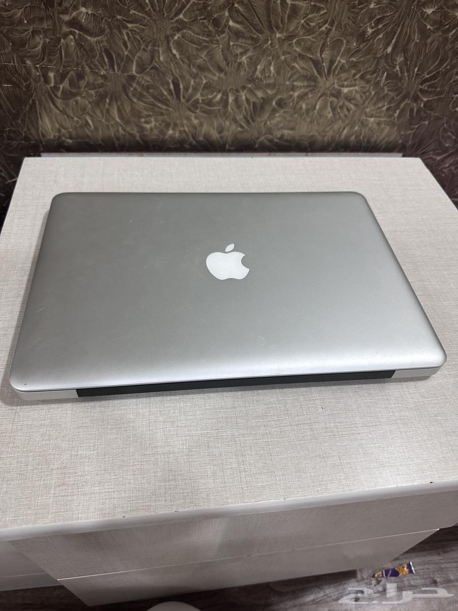 The MacBook Pro laptop is broken.63014016718593114