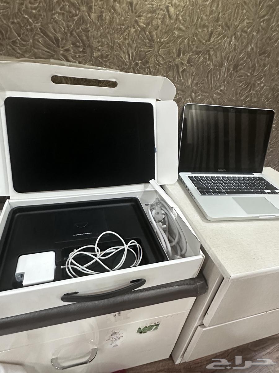The MacBook Pro laptop is broken.63014016718593113