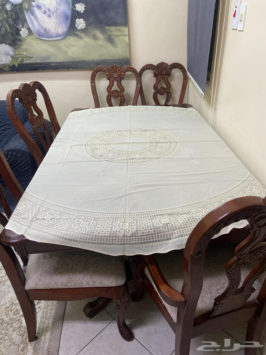 طاولة طعام بحاله جيده جدا جدا فيها مجال توسعه مع 6 كراسي630127398784031121
