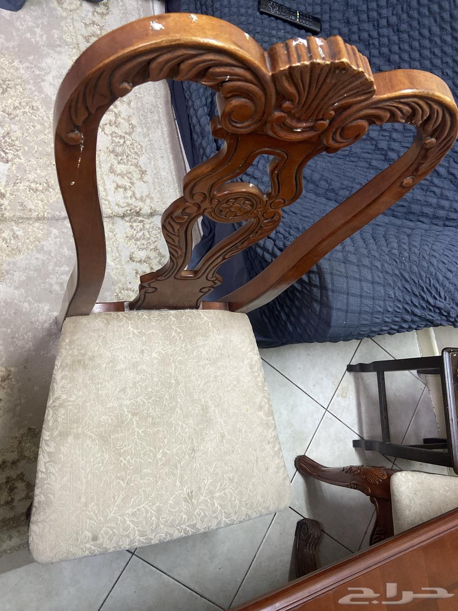 طاولة طعام بحاله جيده جدا جدا فيها مجال توسعه مع 6 كراسي63012739878403112
