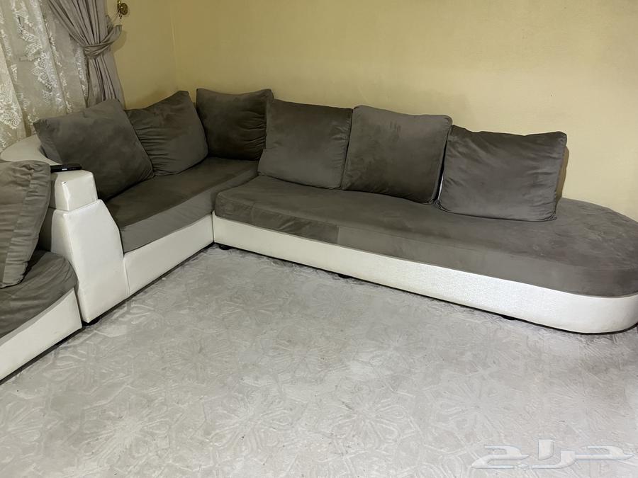 A large living room with a TV table63012251532675111