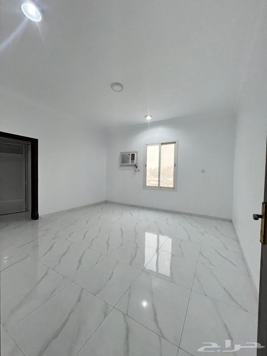 Apartment for sale in Dammam, Al-Nour district, priced at 350 thousand, installed air conditioners63012487545474114