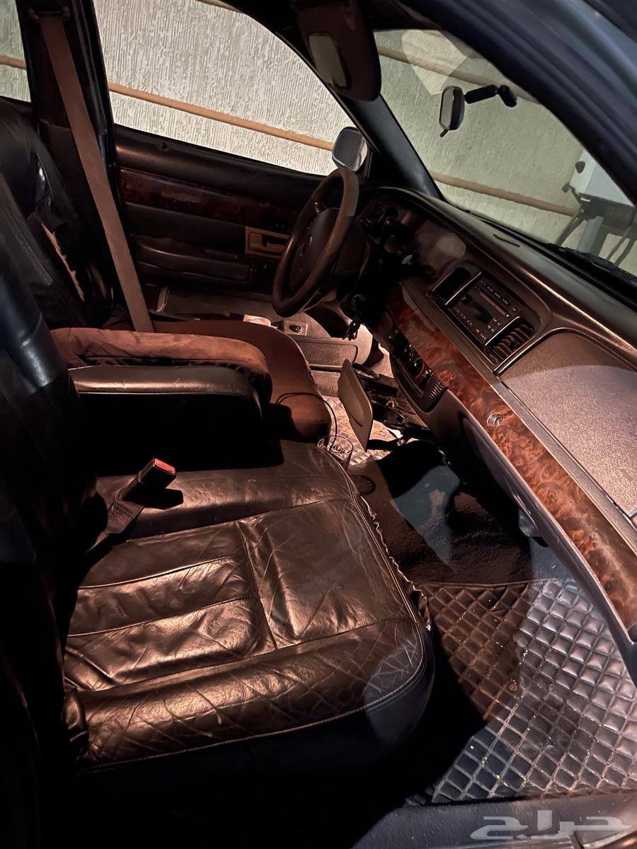 Clean Ford Marquis, recently painted, not inspected, country of origin: Saudi Arabia, rear left door spray painted63013013084802114