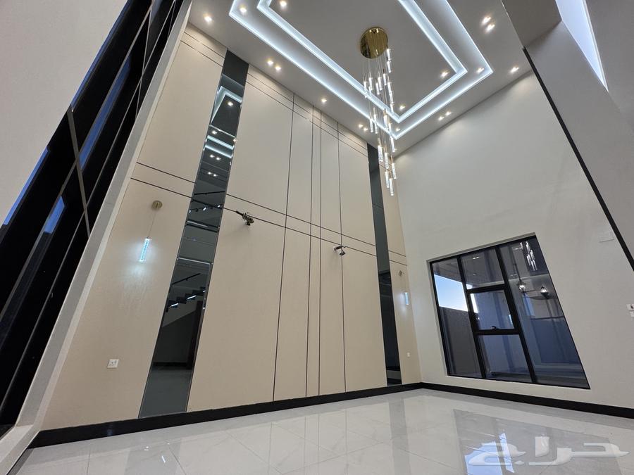 للبيع فيلا دورين وملحق في ولي العهد تشطيب vip مساحة ارض 41463011207485953114