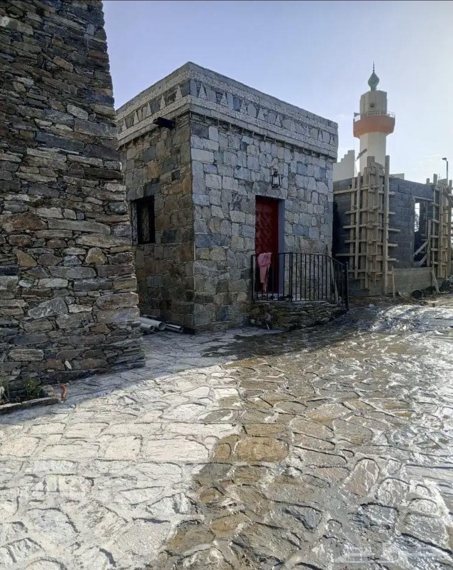 A small and large stone saying, but with both passages wearing63013832196355113