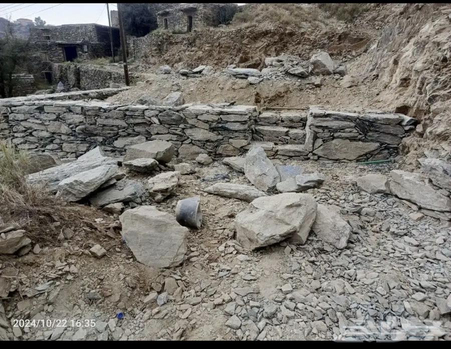 A small and large stone saying, but with both passages wearing63013832196355111