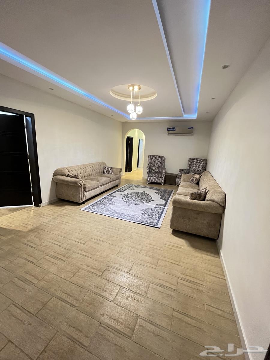 يوجد شقه وغرف مفروشة للايجار الشهري السنوي حي الشاطيء63010618820354112