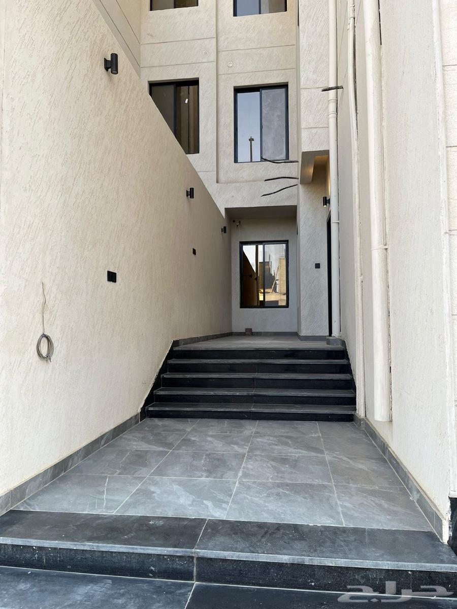Ownership apartments with roofs and internal courtyards630142811260181116
