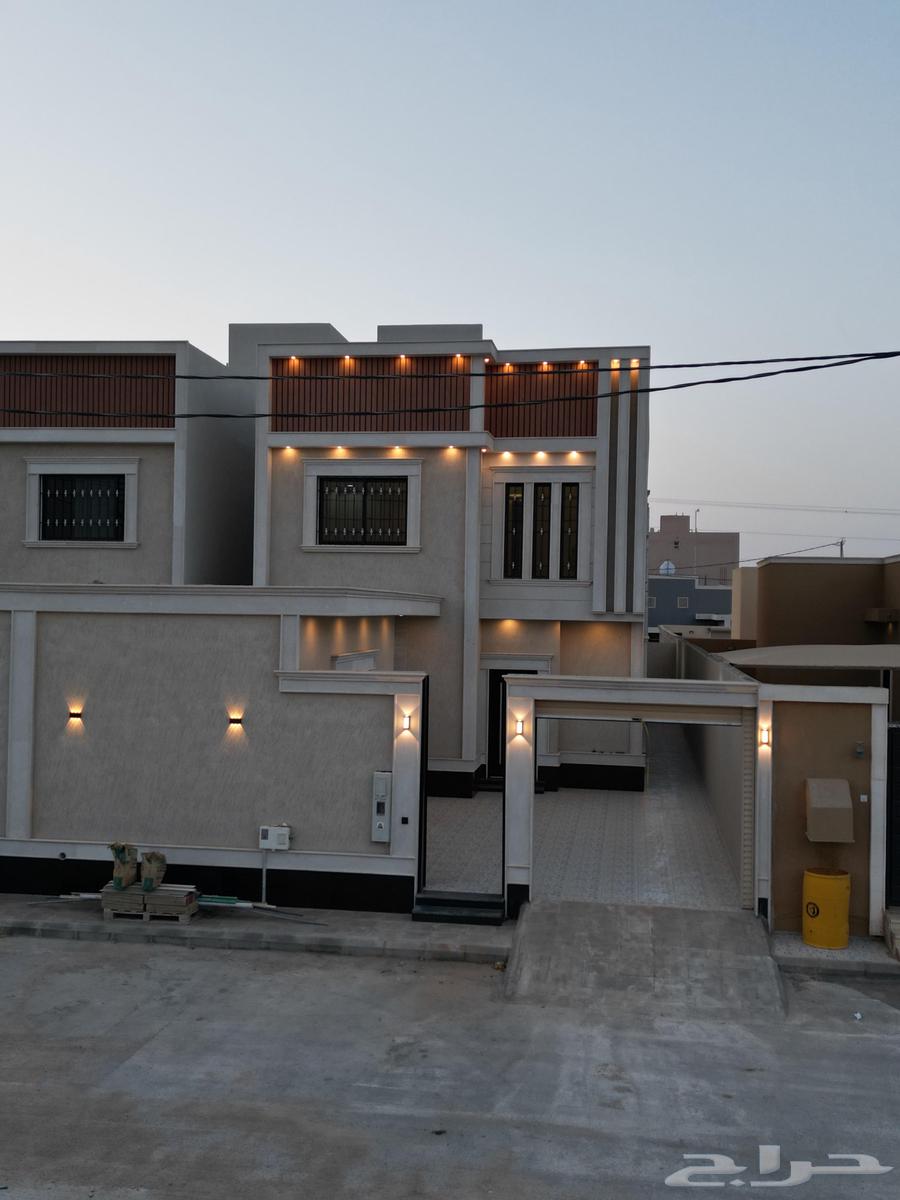 للبيع فيلا فاخرة بحي المستقبل630115904618271118