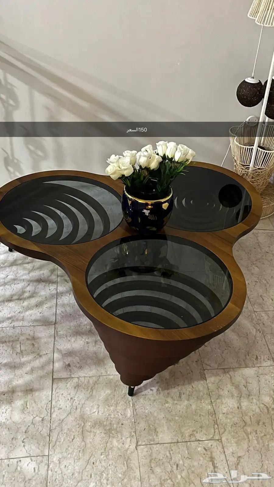 طاولة جديده بكراسيها وطاولة خشب63063669859587113