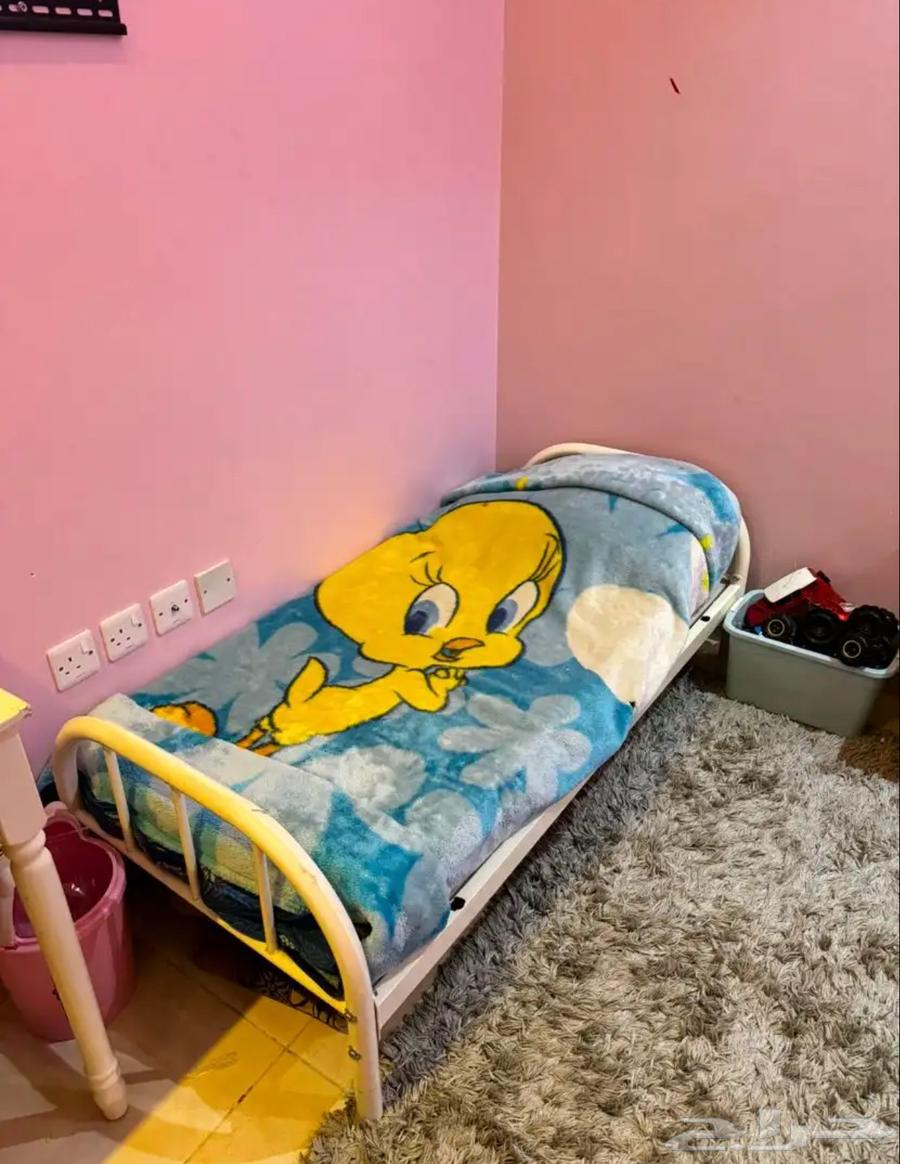سرير اطفال مع مرتبه بسعر مغري63324956934273110