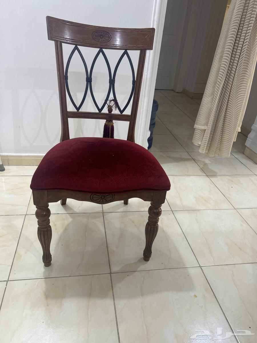 االكرسي في حالة جيدة عدد الكرسي 6 وسعر القطعه 40 ريال63112325380738111