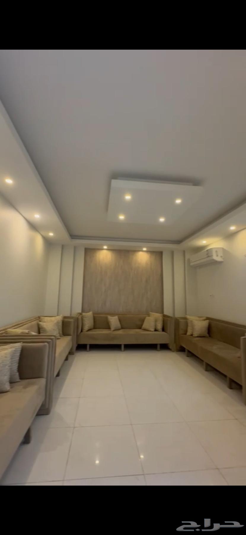 Two shops for sale62889410028674111