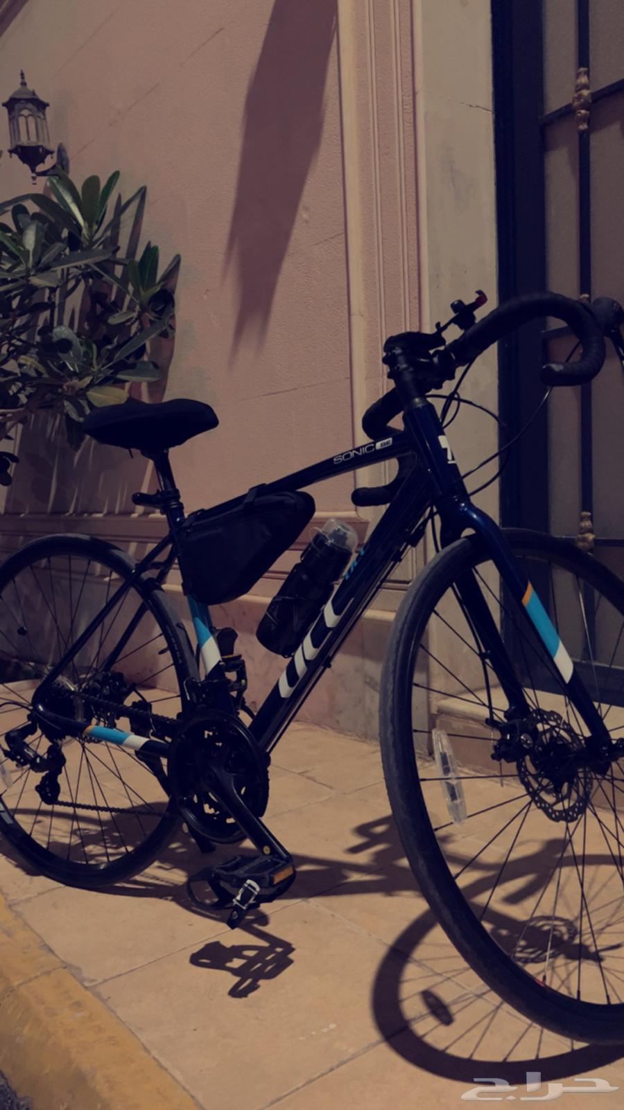 A semi-new road bicycle with all its accessories63411780400385117
