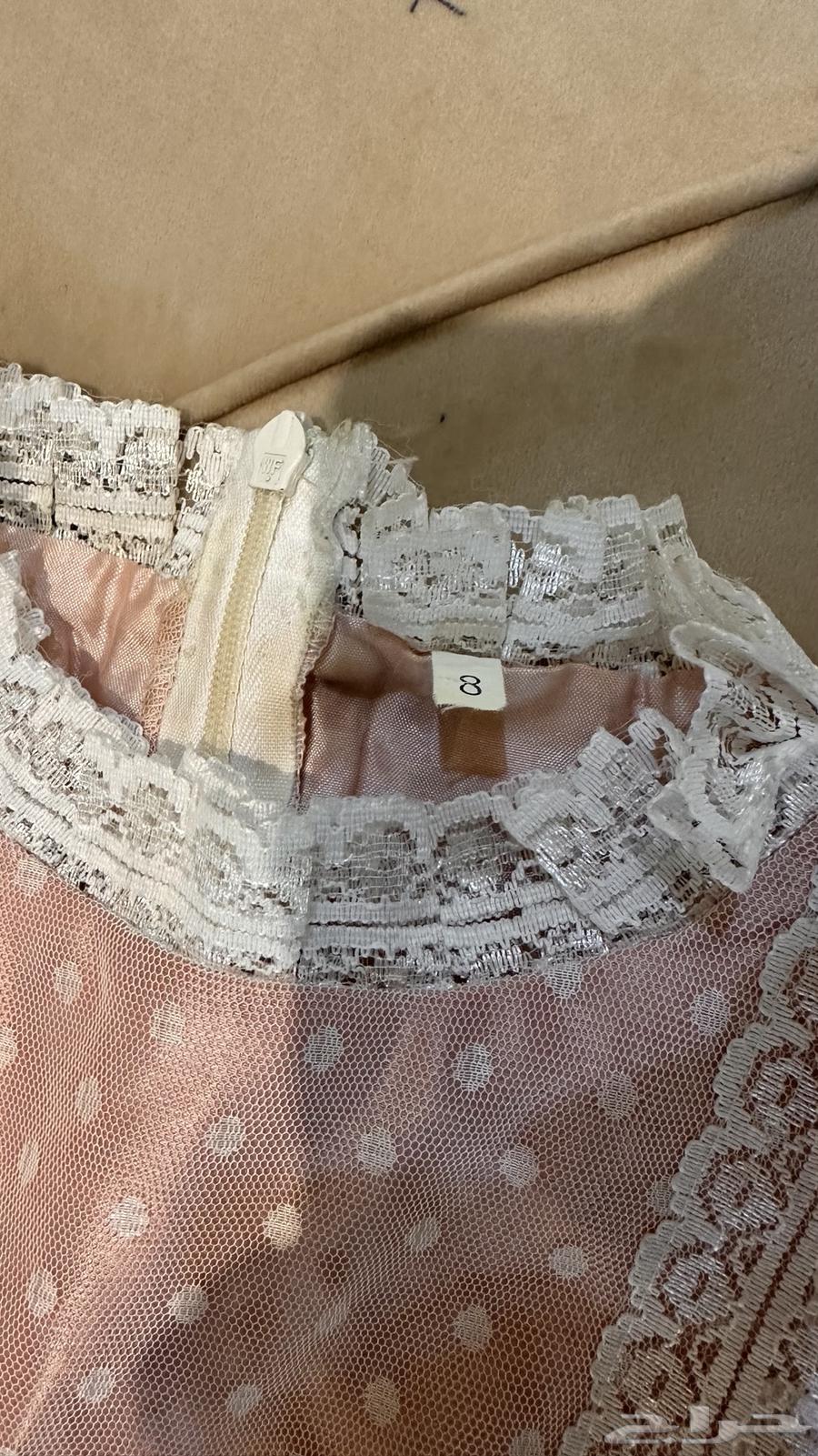 The girls' dresses are very beautiful, almost new and very clean at a reduced price63419956376707112