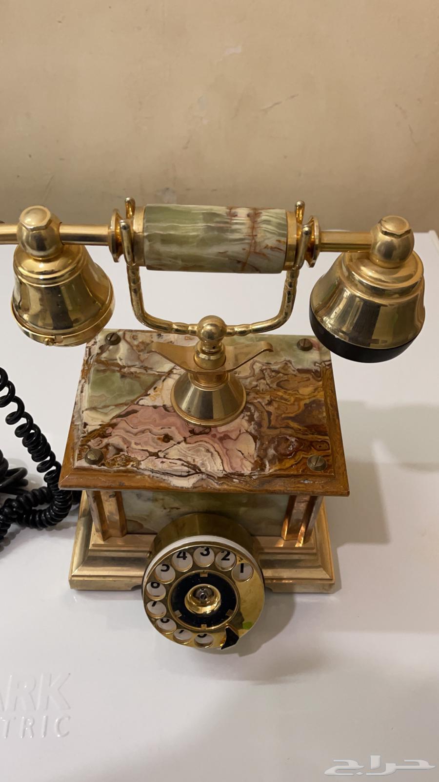 A very rare old original phone, not Chinese, Italian and Japanese.63421707569027110