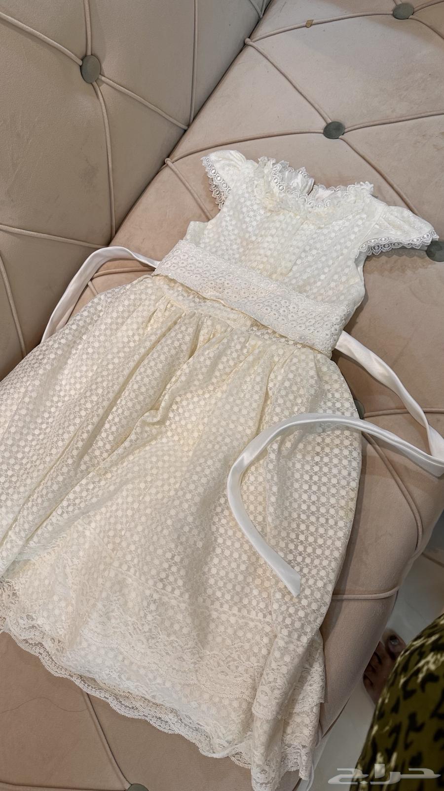 The girls' dresses are very beautiful, almost new and very clean at a reduced price63419956376707114